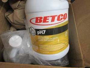 lot 202 image: 3 Gallons Betco pH7 Daily Floor Cle...