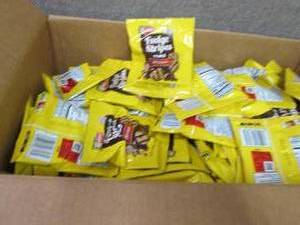 lot 266 image: Case of 130- 1 oz pks Keebler Fudge...