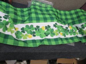 lot 382 image: 10 St Patricks Day Decorative Valen...