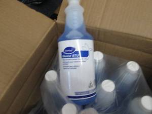 lot 405 image: 11- 32 oz Bottles Diversy Glance RT...