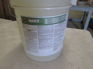 lot 424 image: 5 Gallons Zep Spirit II Ready to Us...