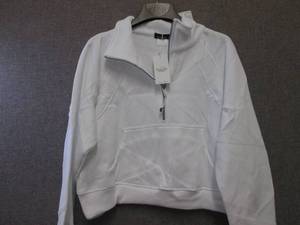 lot 383 image: Trendy Queen Large White Ladies Hal...