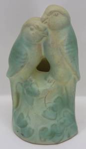 lot 3 image: Rosemeade Love Birds Vase