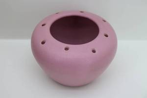 lot 10 image: Rosemeade 5 Vase