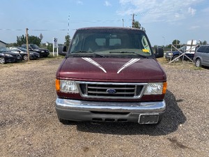 lot 4 image: 2006 Ford E350 Wheelchair mobility van