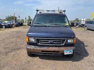 lot 5 image: 2004 Ford E350