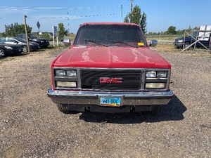 lot 11 image: 1990 GMC Suburban