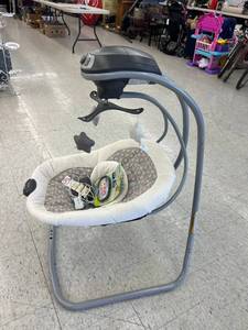 Graco Baby Swing & Baby Mirror