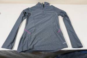 lot 257 image: Champion Semi Fitted Pull-Over -XS