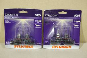 lot 160 image: 2 Sets Sylvania Xtravision Halogen Lamps 9005