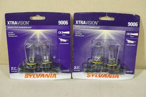 lot 161 image: 2 Sets Sylvania Xtravision Halogen Lamps 9006