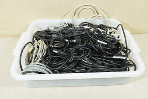 lot 195 image: Assorted Power Cords