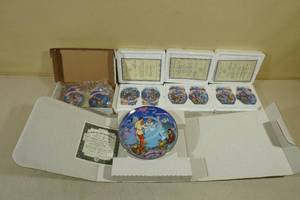 lot 204 image: Cinderella Plate & 4 Sets of Winnie the Pooh Collector Ornaments