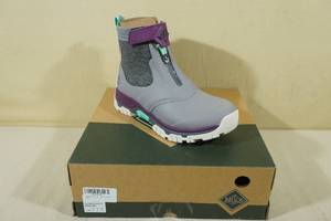 lot 231 image: Muck Boot Company Womens Apex Mid Zip All Purpose Boots- Size 9