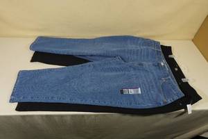 lot 268 image: 2 Pairs Ladies Jeans -Size 19 & 21