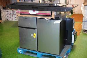 lot 276 image: Pallet of Rapairable Items -Mario Lamp, Fridges, Tvs, Vacuum Sealers, Air Fryers