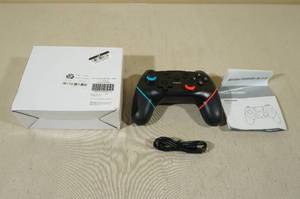 lot 8 image: Wireless Controller For Nintendo Switch