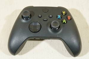 lot 9 image: Microsoft XBOX Controller -Black