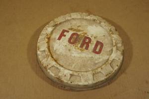 lot 20 image: Vintage Ford Hub Cap