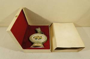 lot 25 image: Vintage Collectors Beams Whiskey Bottle