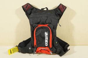 lot 28 image: USWE 3L Hydration Backpack