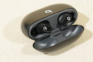 lot 39 image: Beats Studio Buds -Black