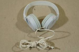 lot 46 image: Sony Wired Headphones