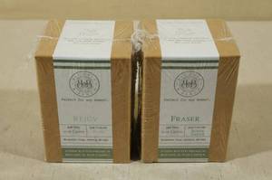 lot 82 image: 2 12oz Begonia and Bench Candles -Fraser, Rejuv