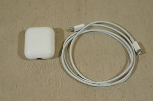 lot 112 image: Apple Airpods with Lightning Charging Case