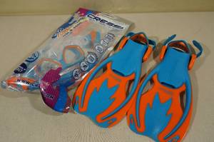 lot 132 image: Cressi Kids Snorkel Set -Fin Size SM, OrangeBlue