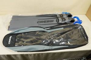 lot 137 image: Cressi Gara 3000 Long Blade Free Diving Fins -Size 7-8
