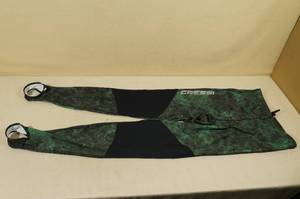 lot 142 image: Cressi Rash Guard Pants -Mens XL5, Hunter Camp Pattern