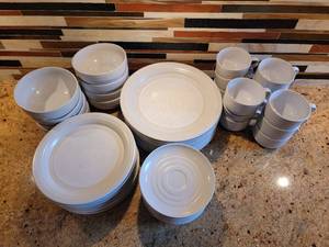 lot 90 image: Swan Lake Hornsea White Stoneware Table Set