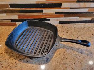 lot 66 image: Palm Restaurant Grill Pan Cast Iron