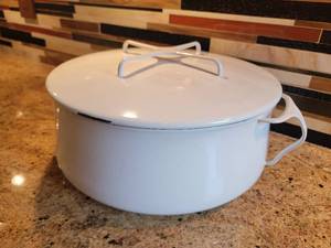 lot 69 image: Dansk Kobenstyle Enameled Dutch Oven