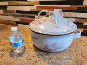 lot 70 image: Earthenware Steamer Chicken Baker
