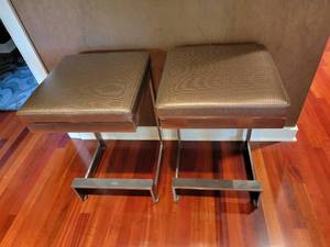 lot 4 image: Brushed Steel Industrial Backless Counter Stool