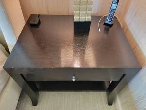 lot 8 image: Luxury Single Drawer Nightstand pair