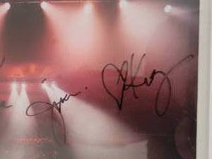 lot 58 image: AUTOGRAPH Little Big Town Framed Collectors Print