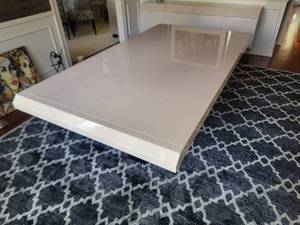 lot 23 image: Stunning Modern White Lacquer Dining Table