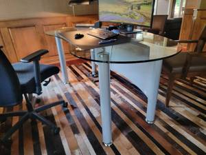 lot 26 image: Striking Glass Top Kidney Office Desk