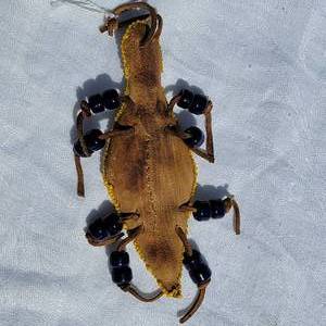 lot 50 image: Native American Indian Gecko Beaded Hide Fetish