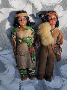 lot 46 image: Collection of 2 Native American Indian Dolls