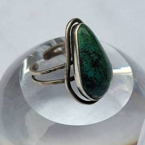 lot 80 image: Chunky Malachite Teardrop Sterling Silver Ring, size 9.5