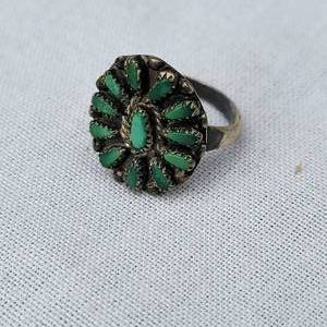 lot 76 image: Zuni Sawtooth Bezel Green Turquoise Pawn Silver Ring, size 7