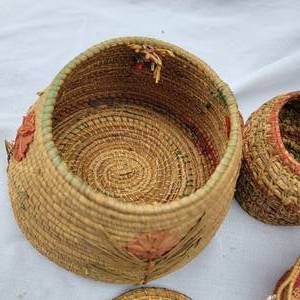 lot 93 image: Collection of Native American Indian Pine Needle Woven Baskets  lot of 4