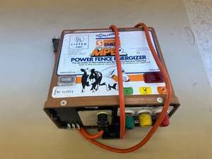lot 211 image: Power Fence Energizer