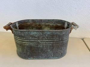 lot 221 image: Vintage Copper Tub - No Lid