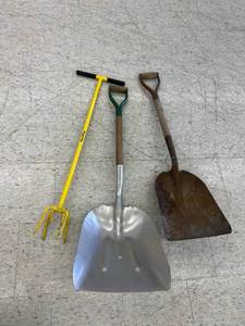 lot 237 image: Shovels & Hound Dog