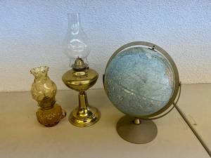 lot 247 image: Lanterns & Globe